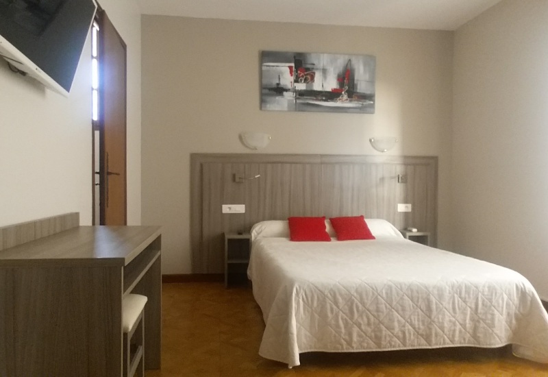 chambre-maison-du-belevedere-familiale-location-hotel-le-belvedere-saint-cyprien
